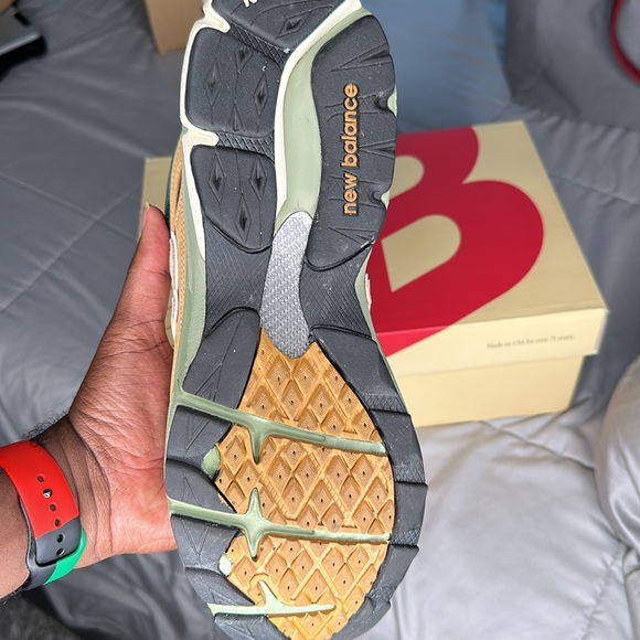 New Balance 990, Gently worn, apart of the “Made In America” release this year. - Picture 2 of 4